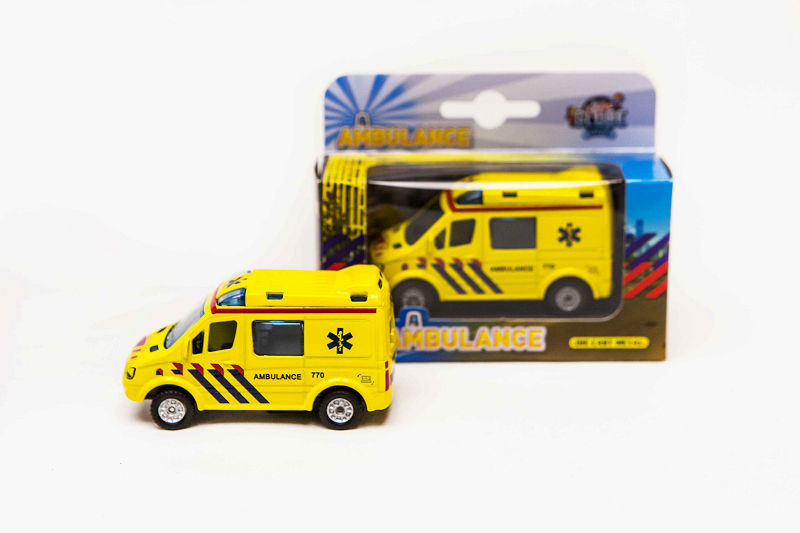 AMBULANCE DIE CAST PULL BACK 8 - 8713219328491 - 417473
