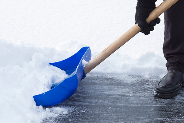 Sneeuwschuivers & strooizout